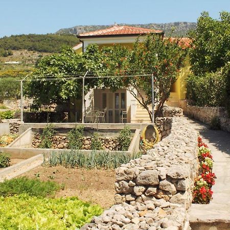 Apartments Nejasmic - Little House For Peaceful And Domestic Vacation Bol Exterior foto