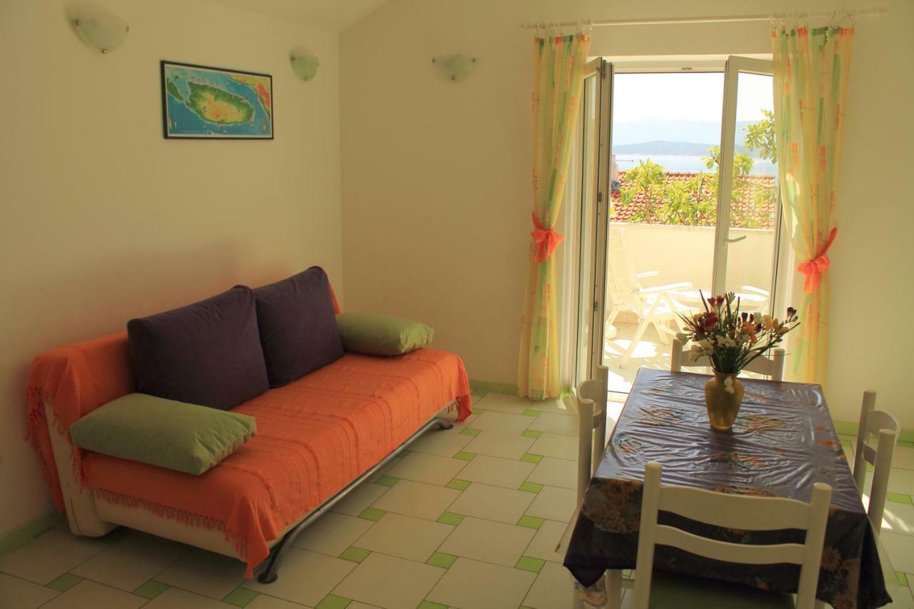 Apartments Nejasmic - Little House For Peaceful And Domestic Vacation Bol Exterior foto