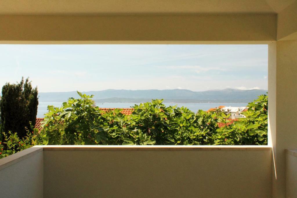 Apartments Nejasmic - Little House For Peaceful And Domestic Vacation Bol Exterior foto