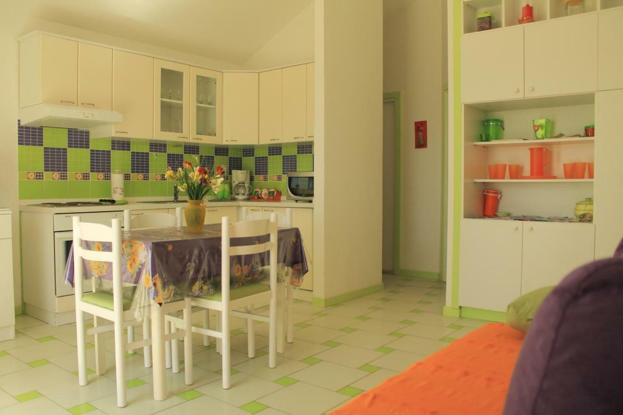 Apartments Nejasmic - Little House For Peaceful And Domestic Vacation Bol Exterior foto