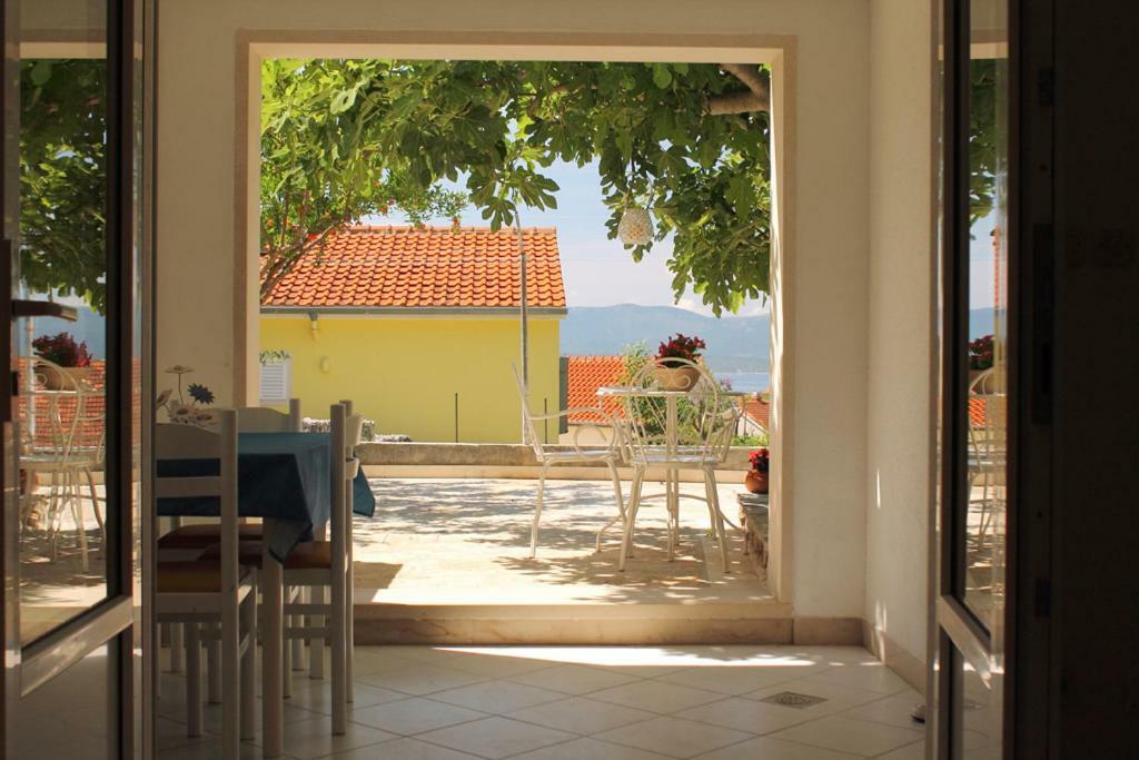 Apartments Nejasmic - Little House For Peaceful And Domestic Vacation Bol Exterior foto